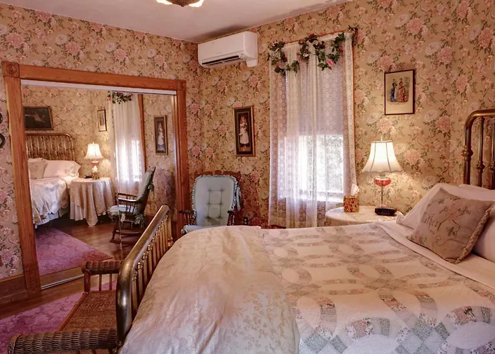 The Queen, A Victorian Bed & Breakfast